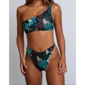 Skatie• ‘Ellis’ Bikini Top in PARADISE